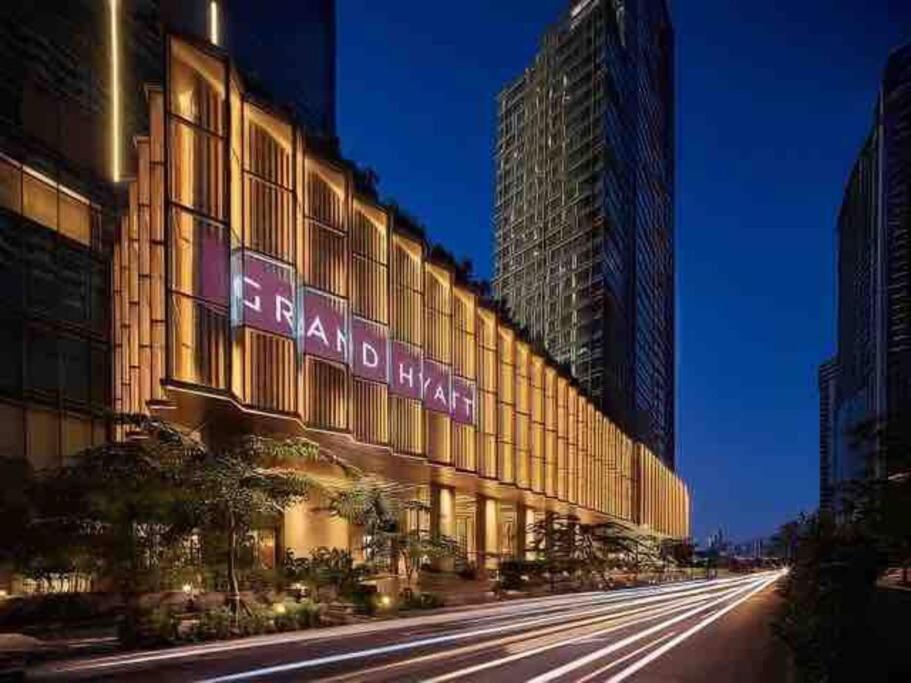 Apartment 1-bedroom Glass View Beside Grand Hyatt Bgc *