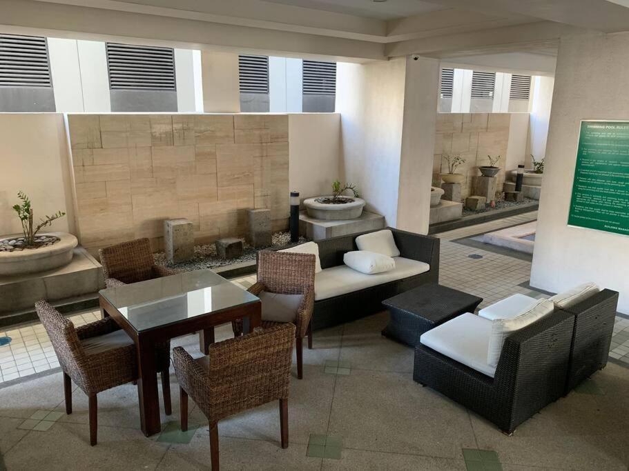 Staycation Between St Lukes & Shangrila The Apartment Manila