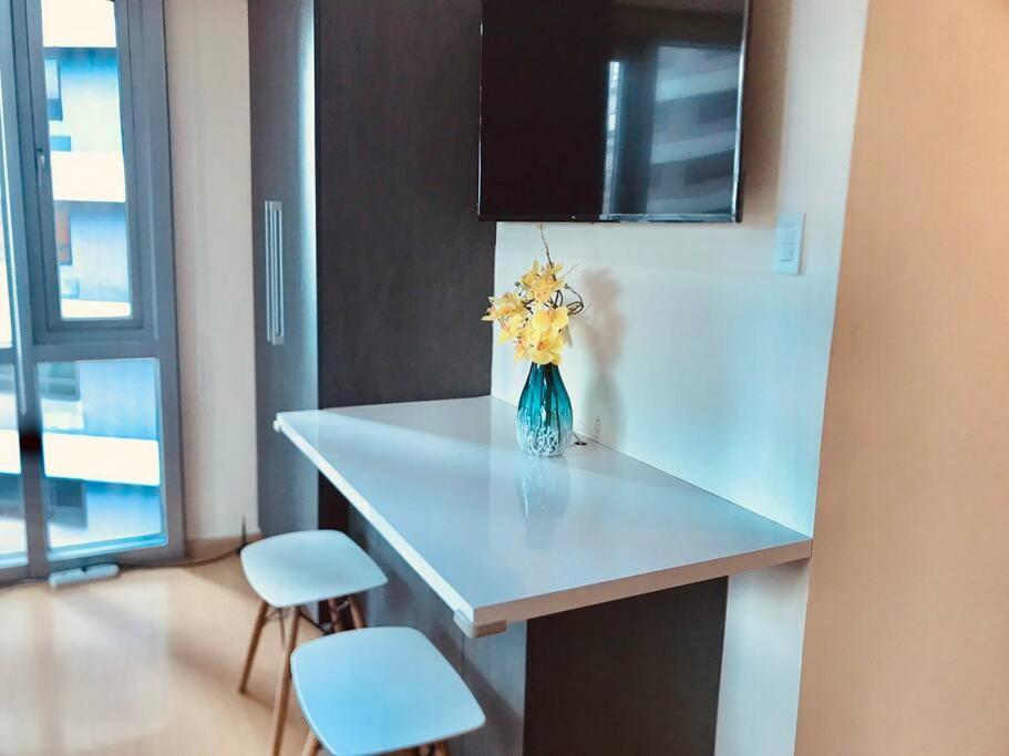 Cozy View Bgc Staycation *