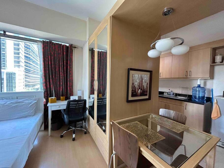 Bgc Hotel-like Staycation/workcation With A View * Manila