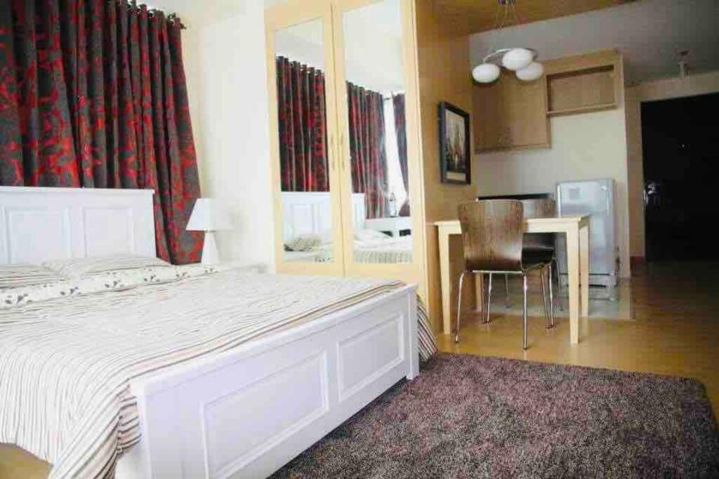 Bgc Hotel-like Staycation/workcation With A View Apartment *