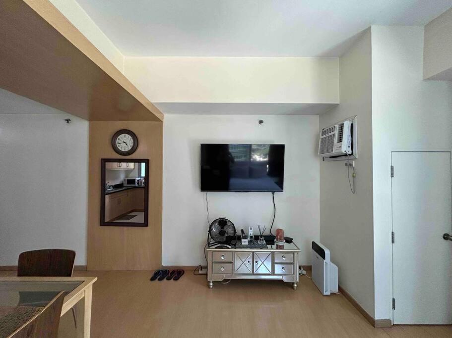 Apartment Bgc Hotel-like Staycation/workcation With A View Manila