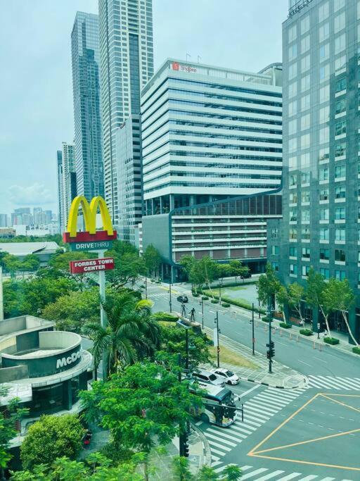 Bgc Hotel-like Staycation/workcation With A View Apartment Manila