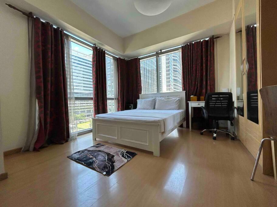 Bgc Hotel-like Staycation/workcation With A View