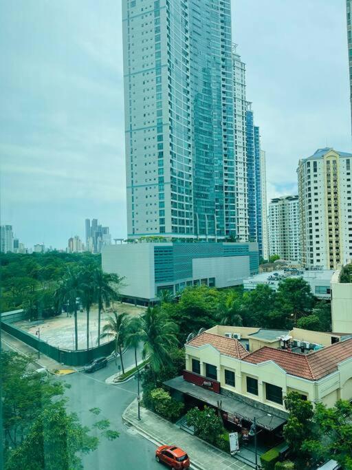 Bgc Hotel-like Staycation/workcation With A View * Manila