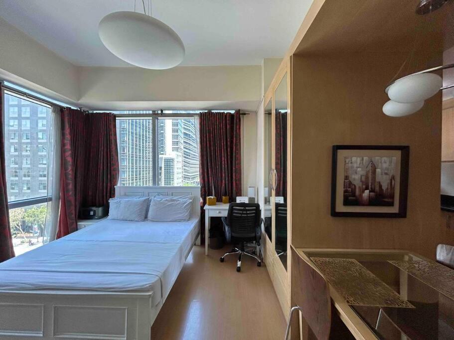 Apartment Bgc Hotel-like Staycation/workcation With A View