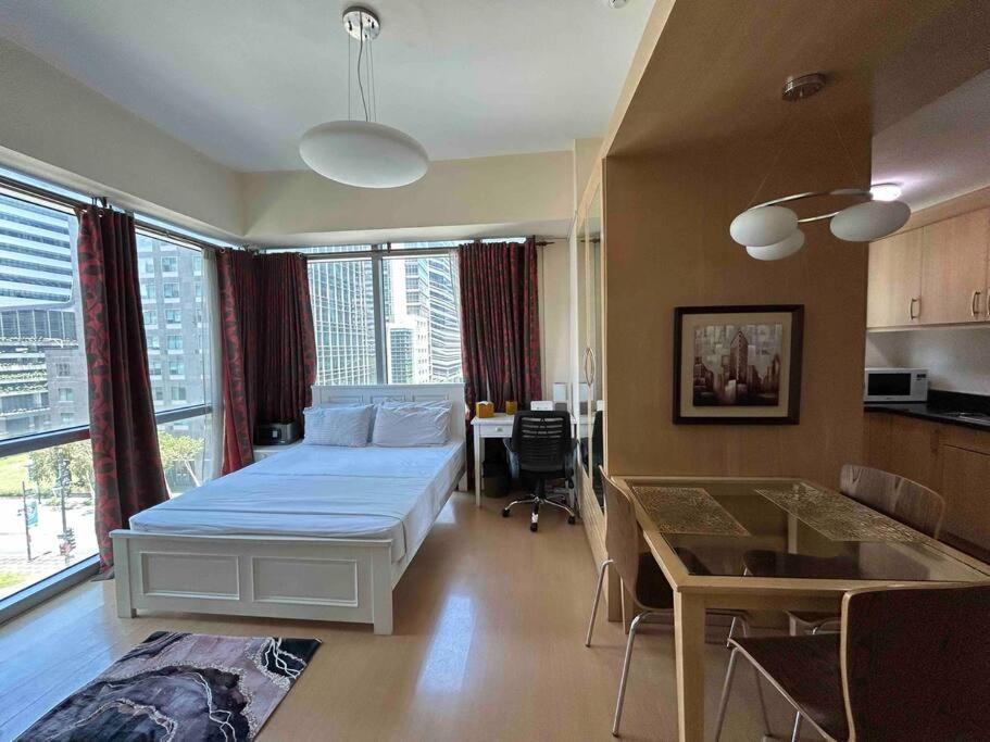 Apartment Bgc Hotel-like Staycation/workcation With A View *