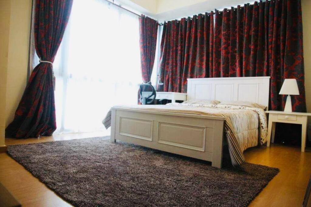 Apartment Bgc Hotel-like Staycation/workcation With A View *
