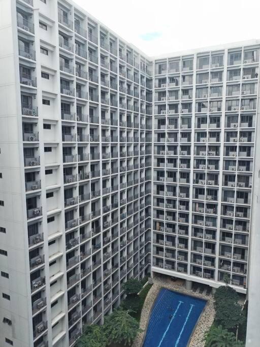 Reyes Staycation Shore 2 Tower 2 Smdc Residences