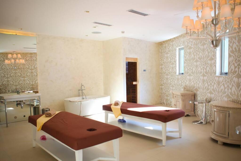 2br With Wifi, Pool, & Smart Tv, Near Naia Apartment