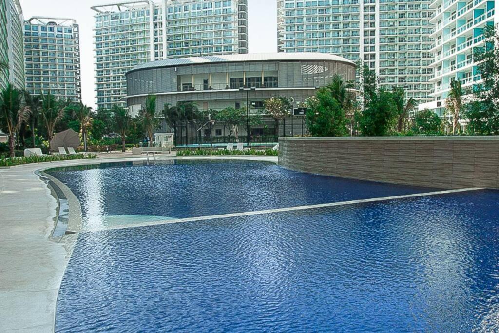 2br With Wifi, Pool, & Smart Tv, Near Naia Apartment Manila
