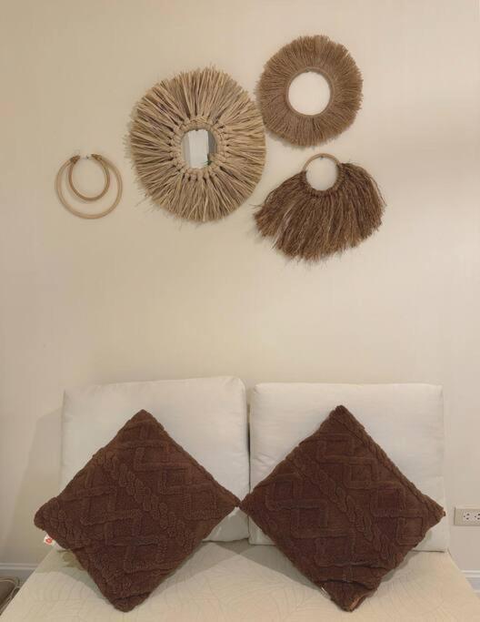2br With Wifi, Pool, & Smart Tv, Near Naia * Manila