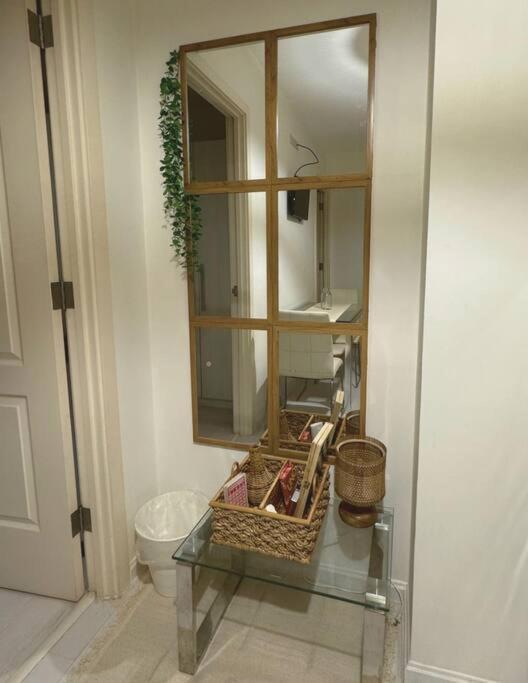 Apartment 2br With Wifi, Pool, & Smart Tv, Near Naia Manila