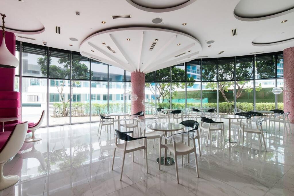 2br With Wifi, Pool, & Smart Tv, Near Naia * Manila