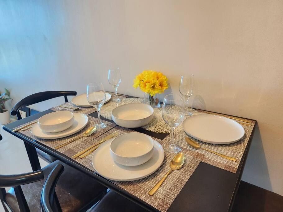 Bgc Uptown Parksuites King Bed With Balcony Sunset And View Apartment *