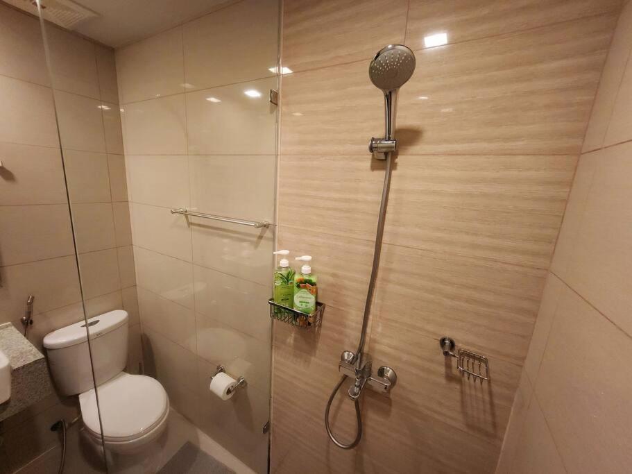 Apartment Bgc Uptown Parksuites King Bed With Balcony Sunset And View