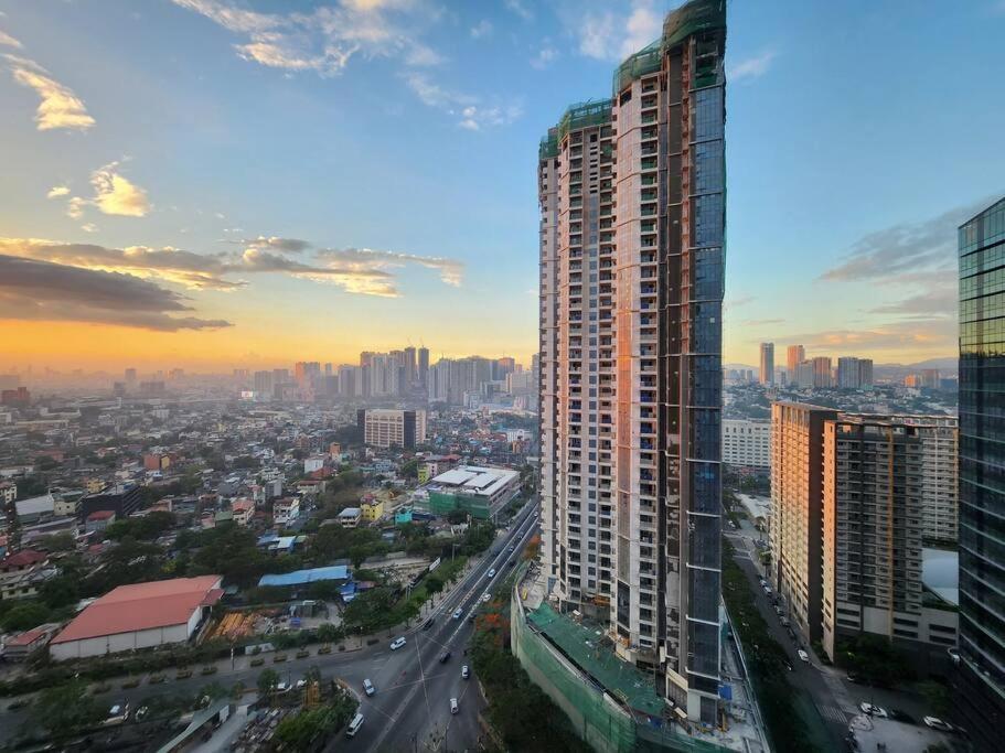 Bgc Uptown Parksuites King Bed With Balcony Sunset And View Apartment *