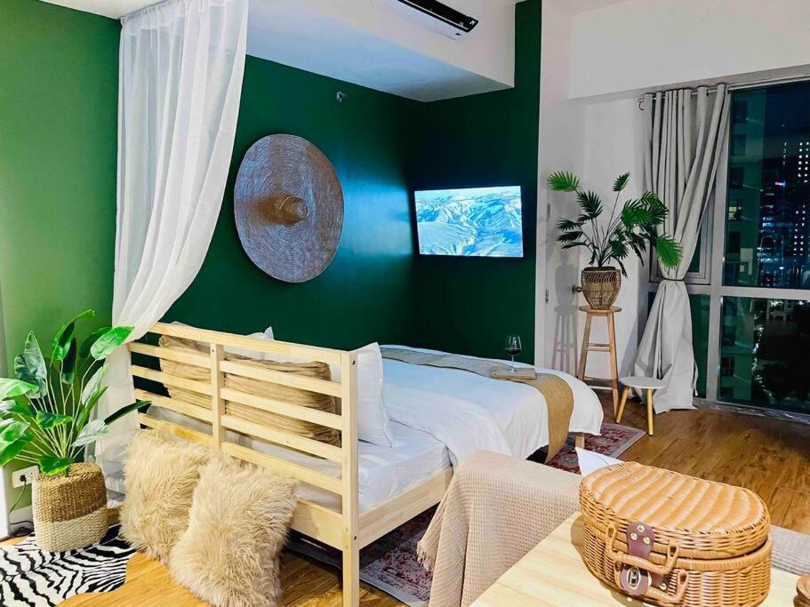 Tarzan In The City! In Avant Bgc Parking With Fee Apartment Manila