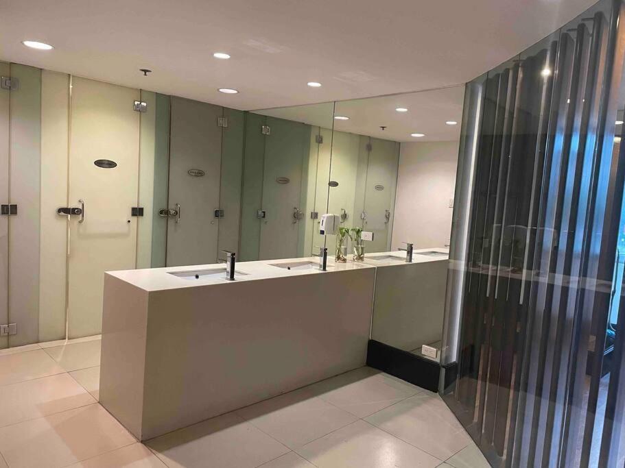 Tarzan In The City! In Avant Bgc Parking With Fee Apartment *