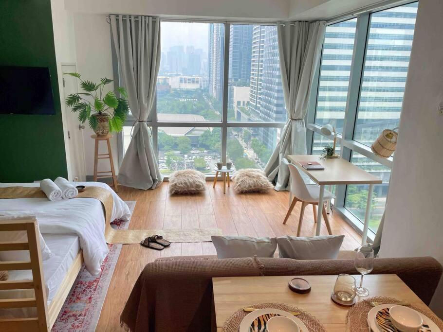 Apartment Tarzan In The City! In Avant Bgc Parking With Fee