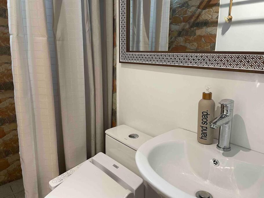 Tarzan In The City! In Avant Bgc Parking With Fee Apartment *