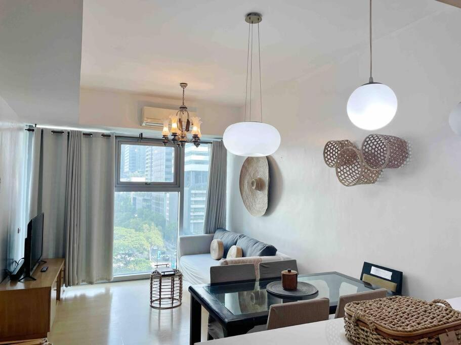 Apartment Solana In Avant Bgc Parking With Fee Manila