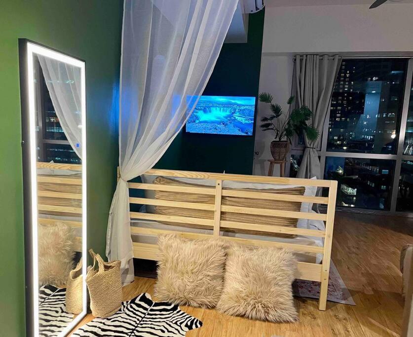 Apartment Tarzan In The City! In Avant Bgc Parking With Fee