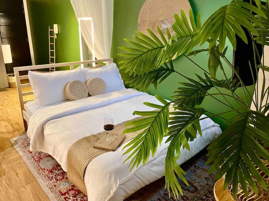 Apartamento Tarzan In The City! In Avant Bgc Parking With Fee Manila