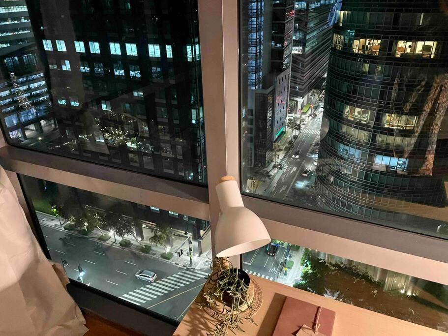 Apartment Tarzan In The City! In Avant Bgc Parking With Fee