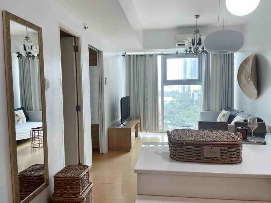 Solana In Avant Bgc Parking With Fee Apartment *