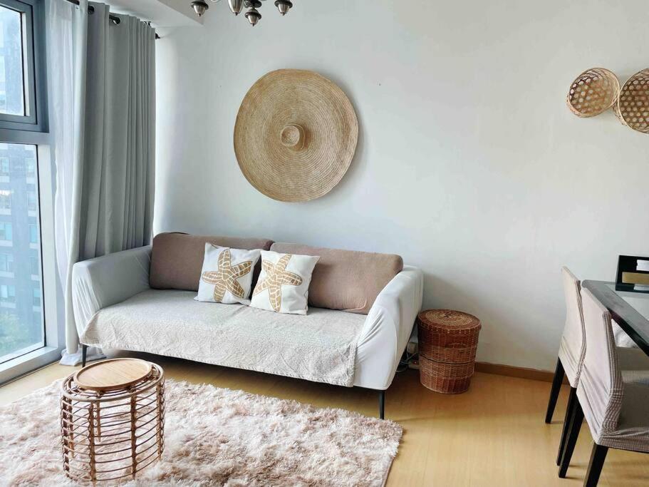Solana In Avant Bgc Parking With Fee Apartment