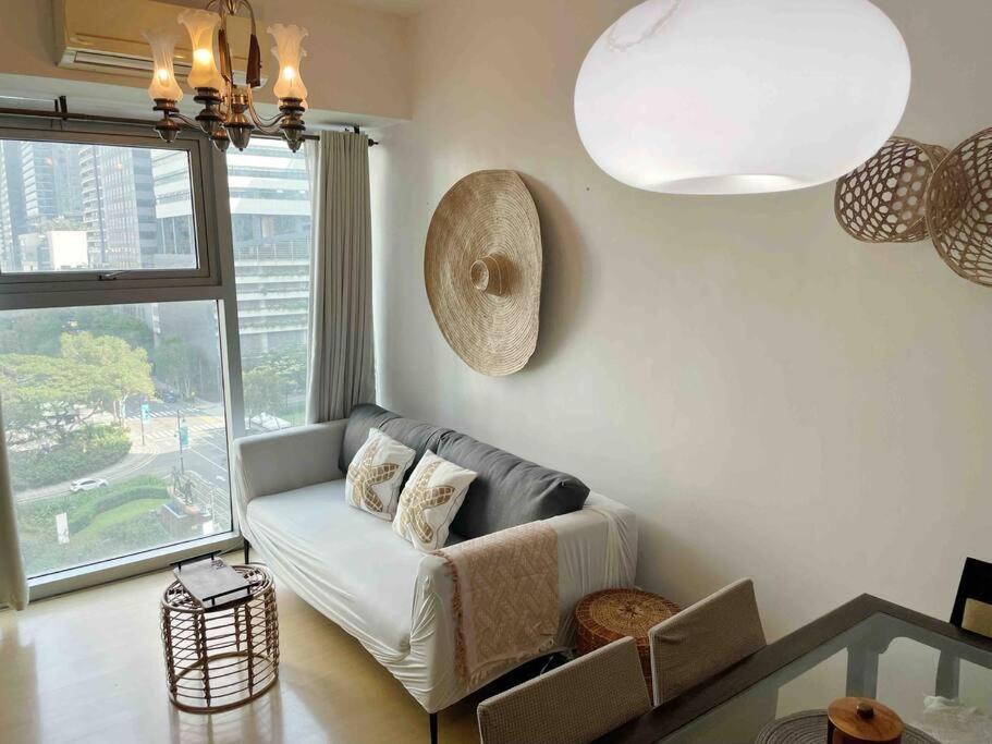 Apartment Solana In Avant Bgc Parking With Fee