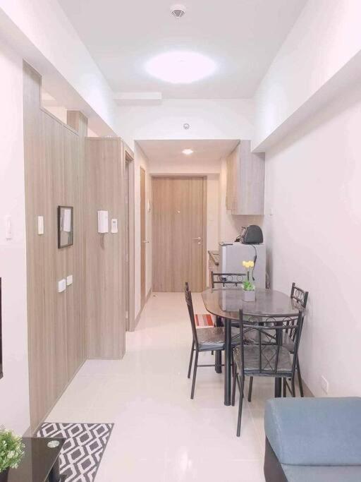 #44 Coast Residences Tower1-20th * Manila