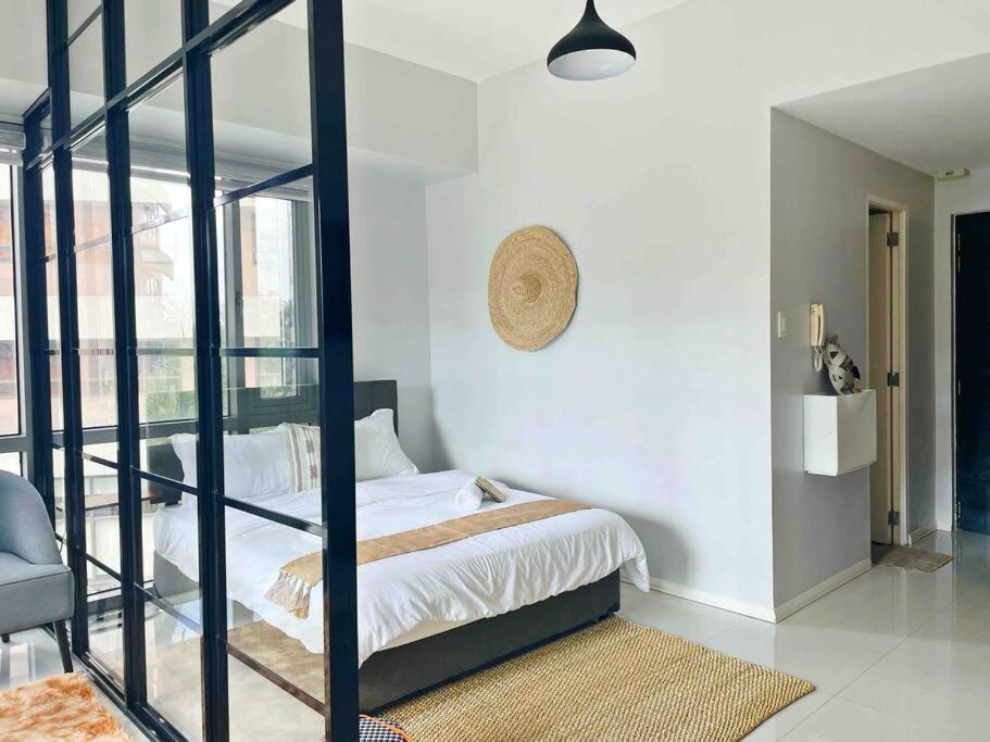 Gora In Avant Bgc Parking With Fee Apartment Manila