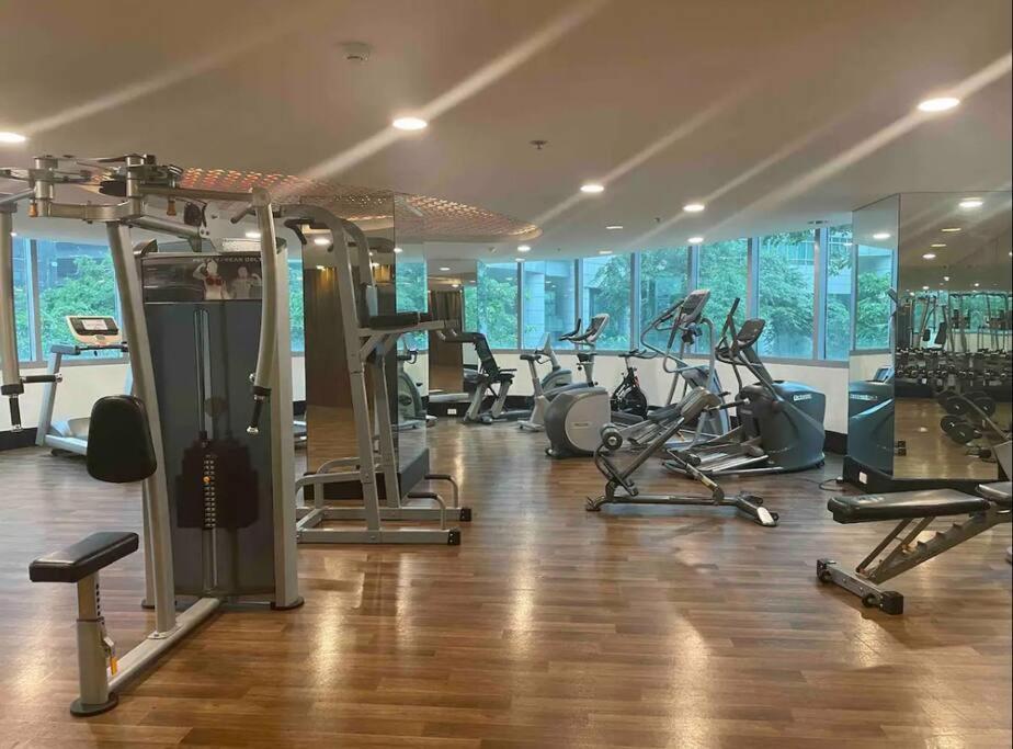 Apartment Gora In Avant Bgc Parking With Fee