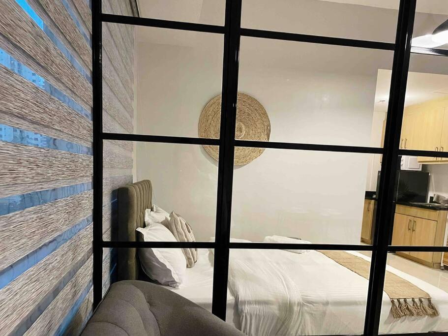 Gora In Avant Bgc Parking With Fee Apartment *