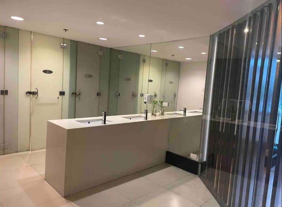 Gora In Avant Bgc Parking With Fee Apartment