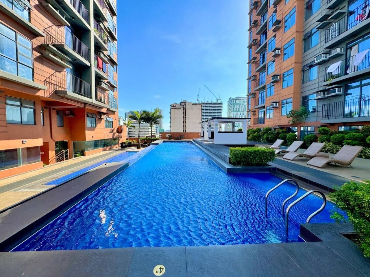 Apartment 2br W Balcony In Araneta, Cubao W Pool And Gym - Porto