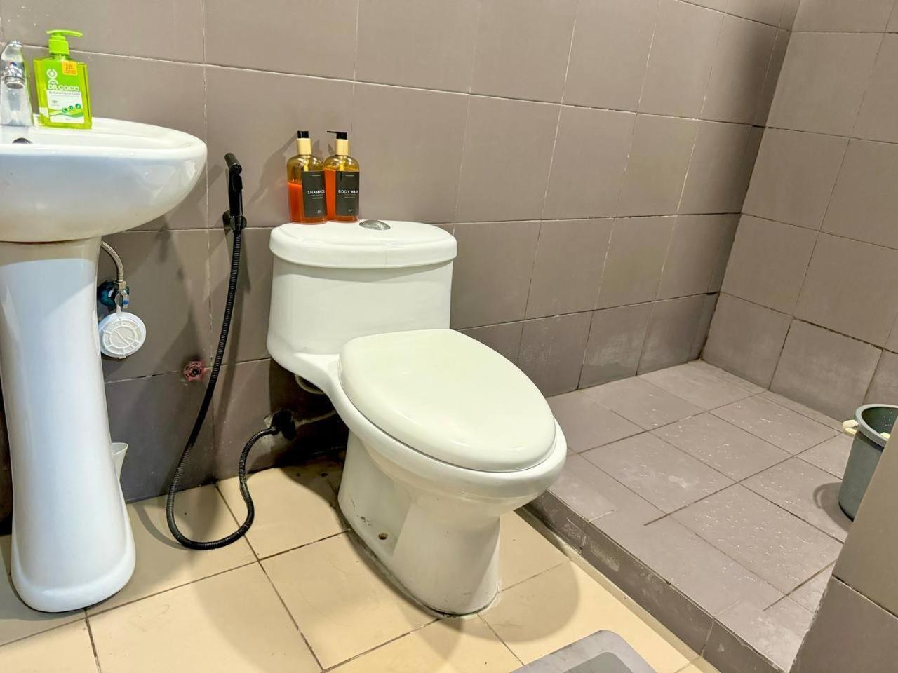 2br W Balcony In Araneta, Cubao W Pool And Gym - Porto Apartment