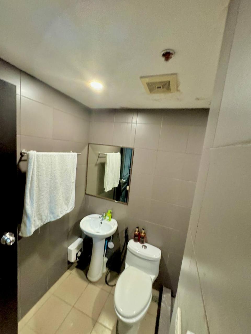 2br W Balcony In Araneta, Cubao W Pool And Gym - Porto Apartment