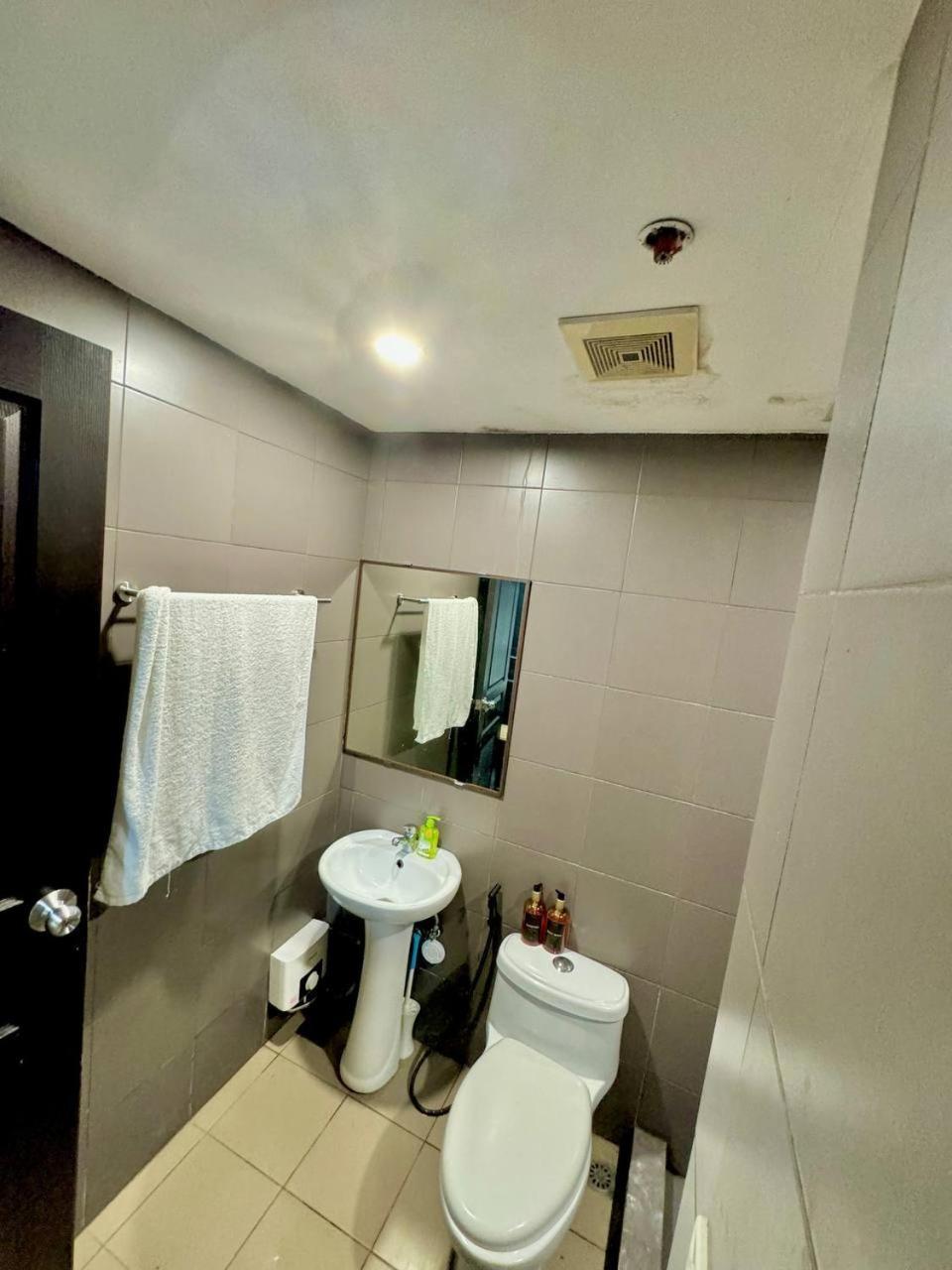 Apartment 2br W Balcony In Araneta, Cubao W Pool And Gym - Porto Manila