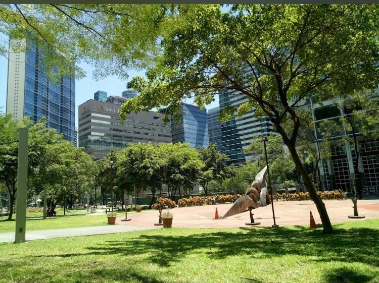 Apartment Seibu Tower Bgc Tropical With Parking