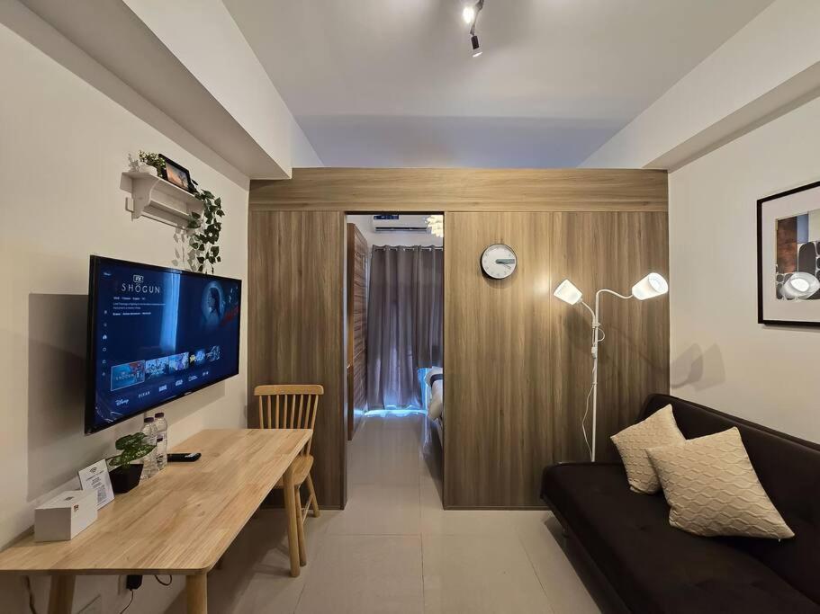 Apartment 1br Unit Condotel W Balcony Fame Residences -fm14 Manila