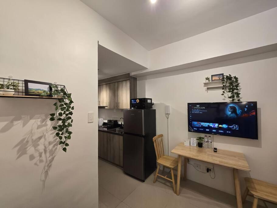 Apartment 1br Unit Condotel W Balcony Fame Residences -fm14 Manila