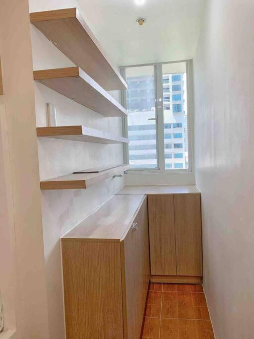 Apartment Seibu Tower Bgc Tropical With Parking