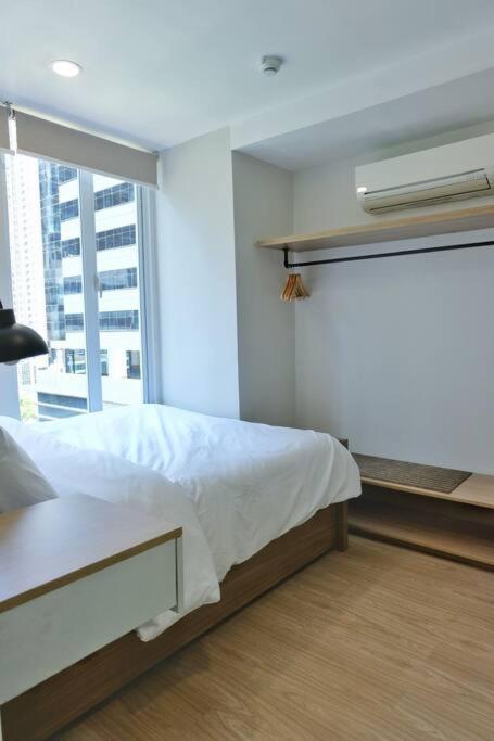Seibu Tower Bgc Tropical With Parking Apartment *