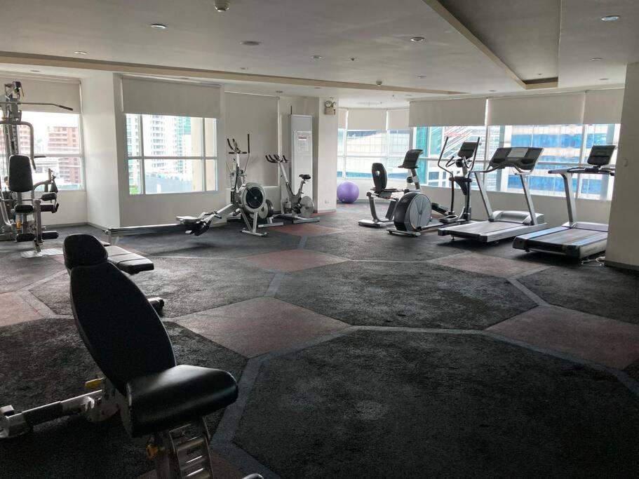Seibu Tower Bgc Tropical With Parking * Manila