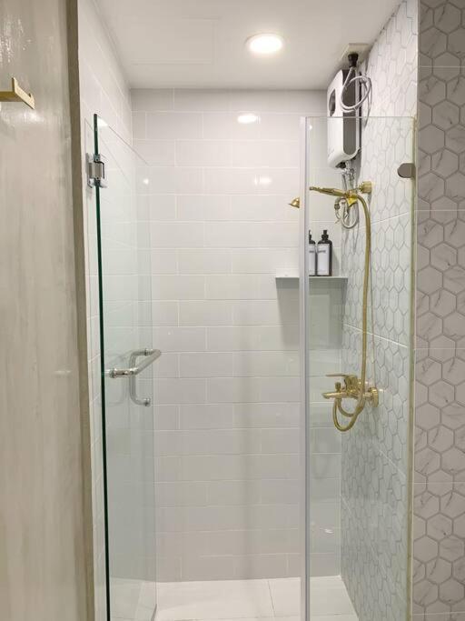 Seibu Tower Bgc Tropical With Parking Apartment Manila