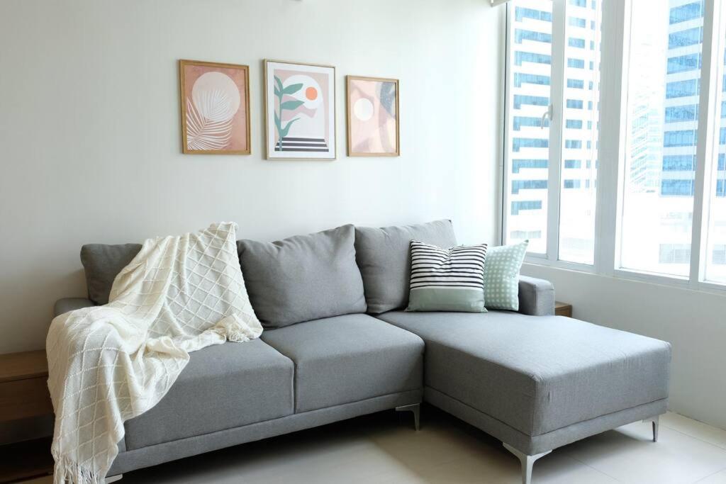 Apartment Seibu Tower Bgc Tropical With Parking
