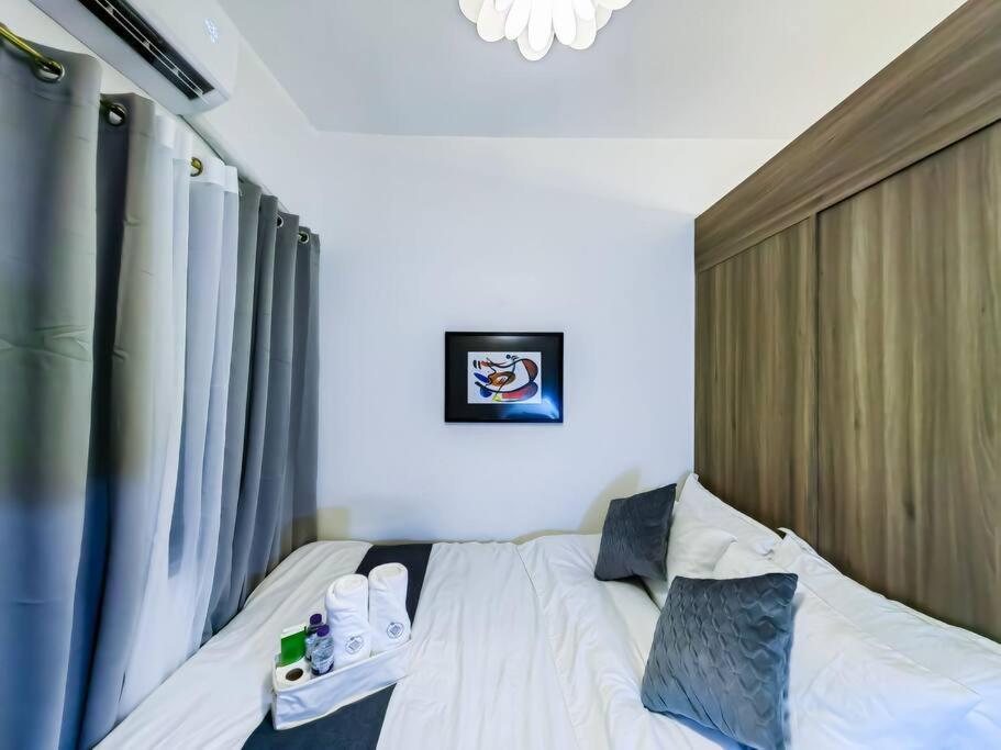1br Unit Condotel W Balcony Fame Residences -fm09 * Manila